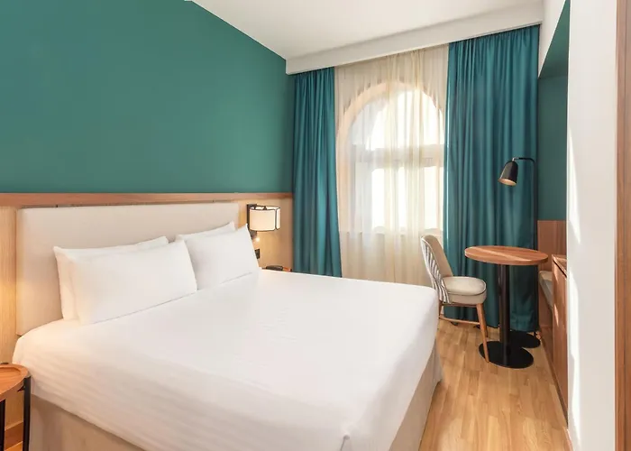 Centro Affiliated By Melia מלון אלצ'ה